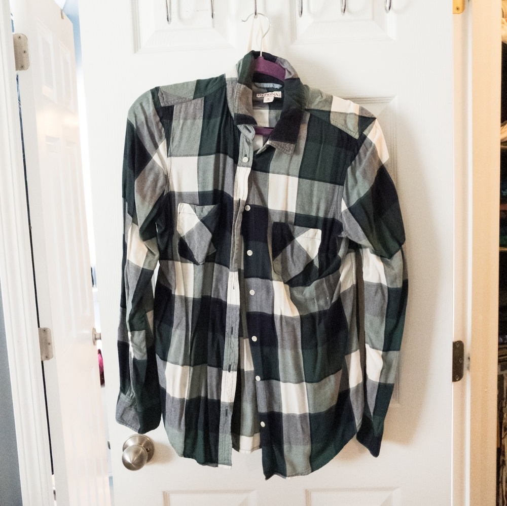 Light weight Plaid Button Up